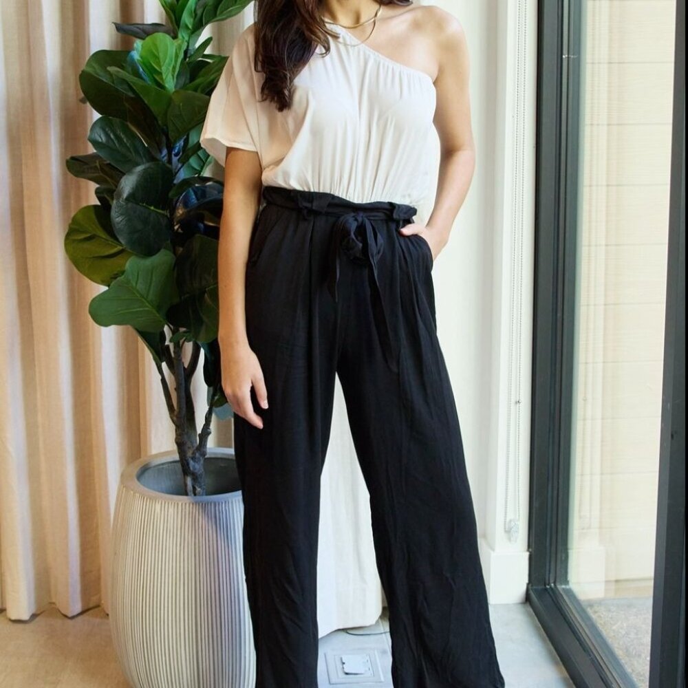NWT Dress Day Marvelous in Manhattan One-Shoulder Jumpsuit in White/Black